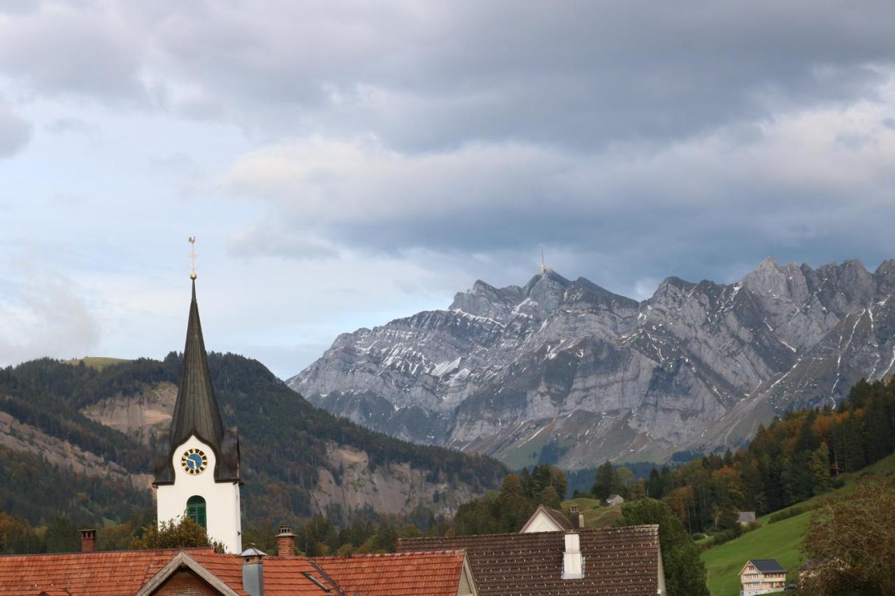 Bed and Breakfast Schlafen Im Sternen Ennetbuehl Nesslau Esterno foto