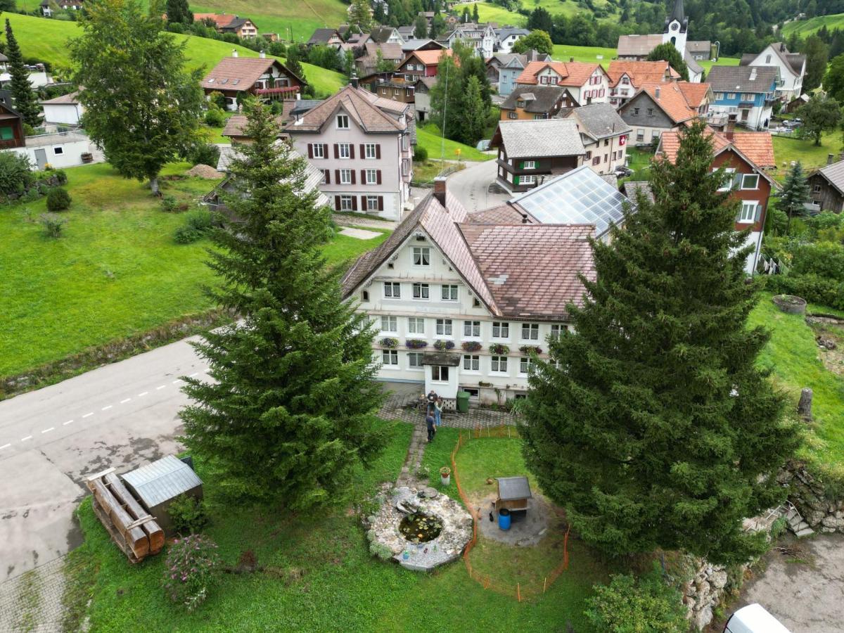 Bed and Breakfast Schlafen Im Sternen Ennetbuehl Nesslau Esterno foto